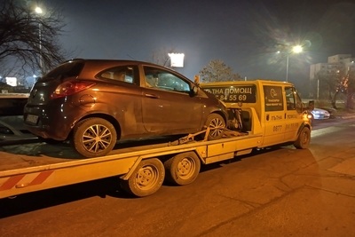 Извличане на автомобил от канавка